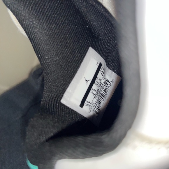 Jordan 11 Low Retro Emerald - Picture 5 of 5